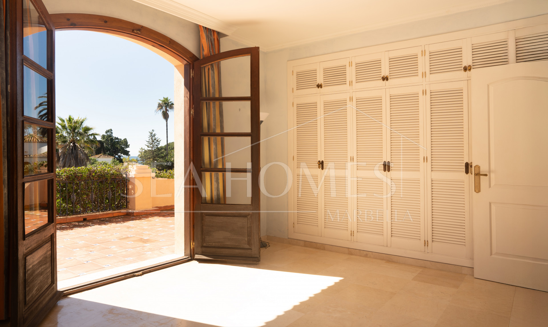 Beachside Villa for sale in Paraiso Barronal, Estepona