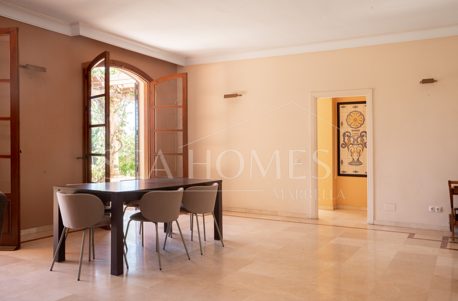 Beachside Villa for sale in Paraiso Barronal, Estepona