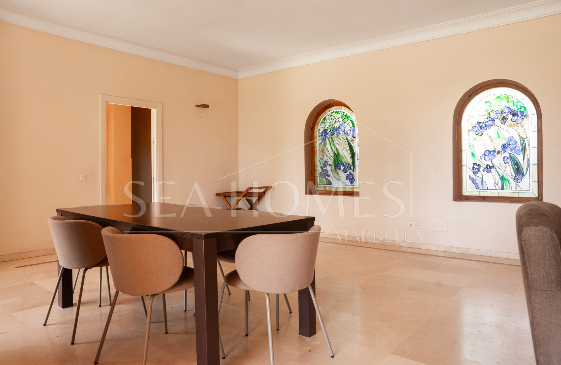 Beachside Villa for sale in Paraiso Barronal, Estepona