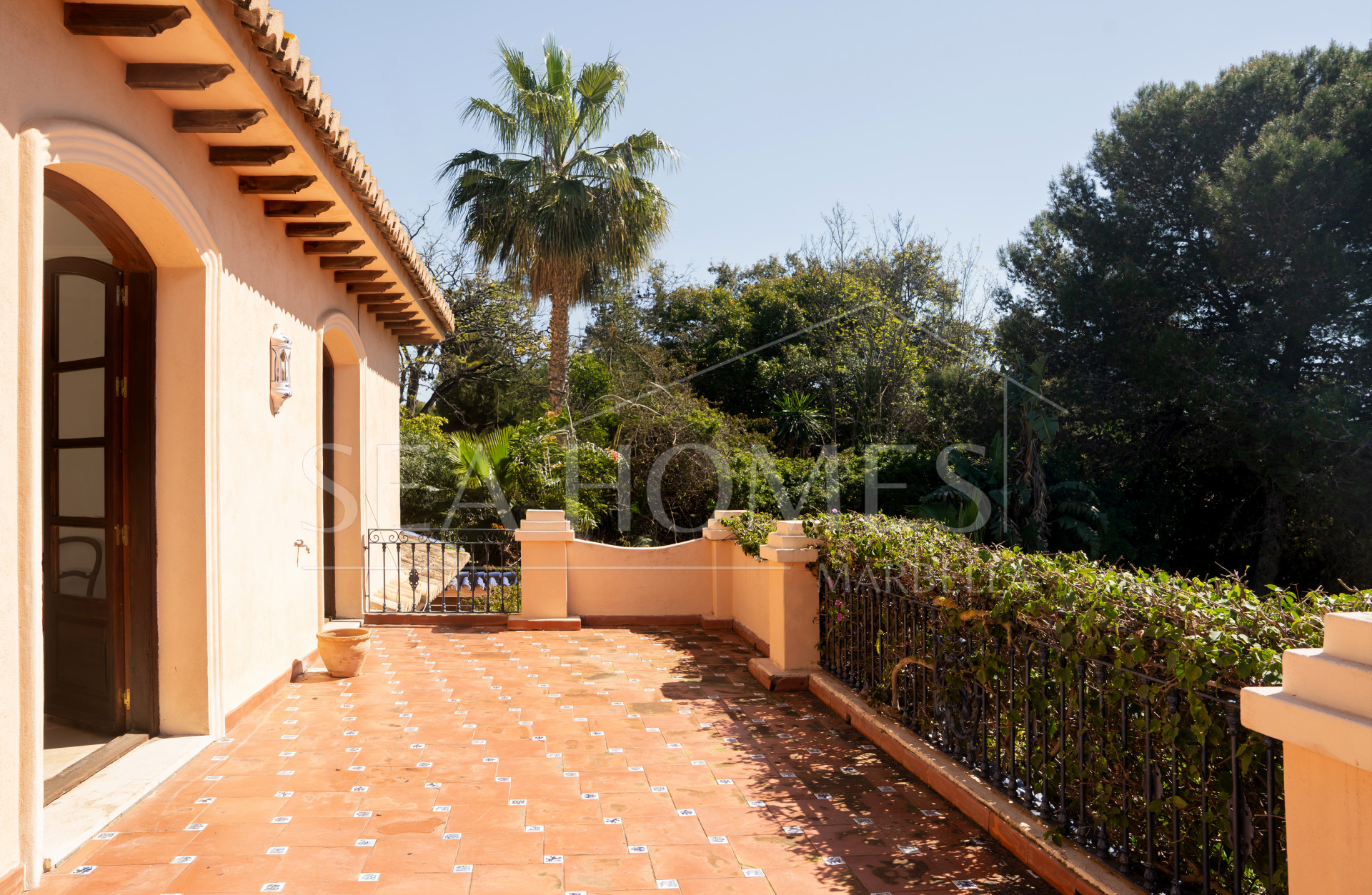 Beachside Villa for sale in Paraiso Barronal, Estepona