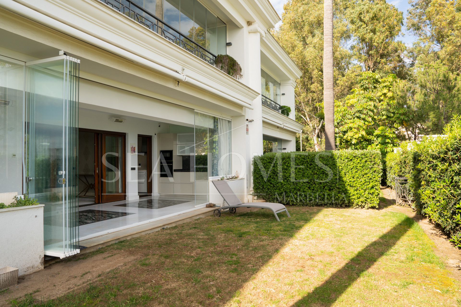 Exclusive Ground-Floor Apartment in Doncella Beach, Estepona