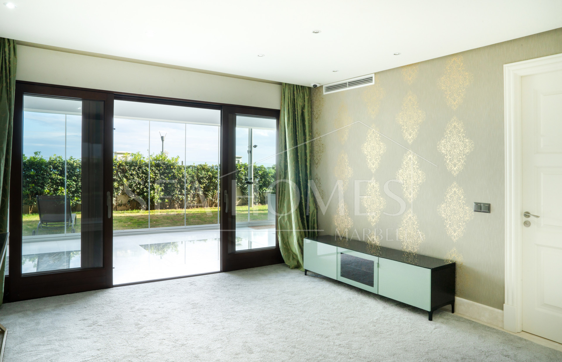 Exclusive Ground-Floor Apartment in Doncella Beach, Estepona