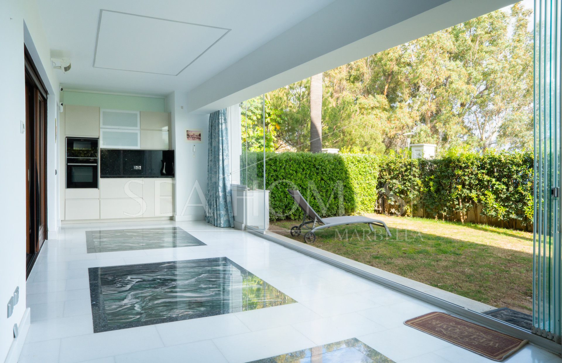 Exclusive Ground-Floor Apartment in Doncella Beach, Estepona