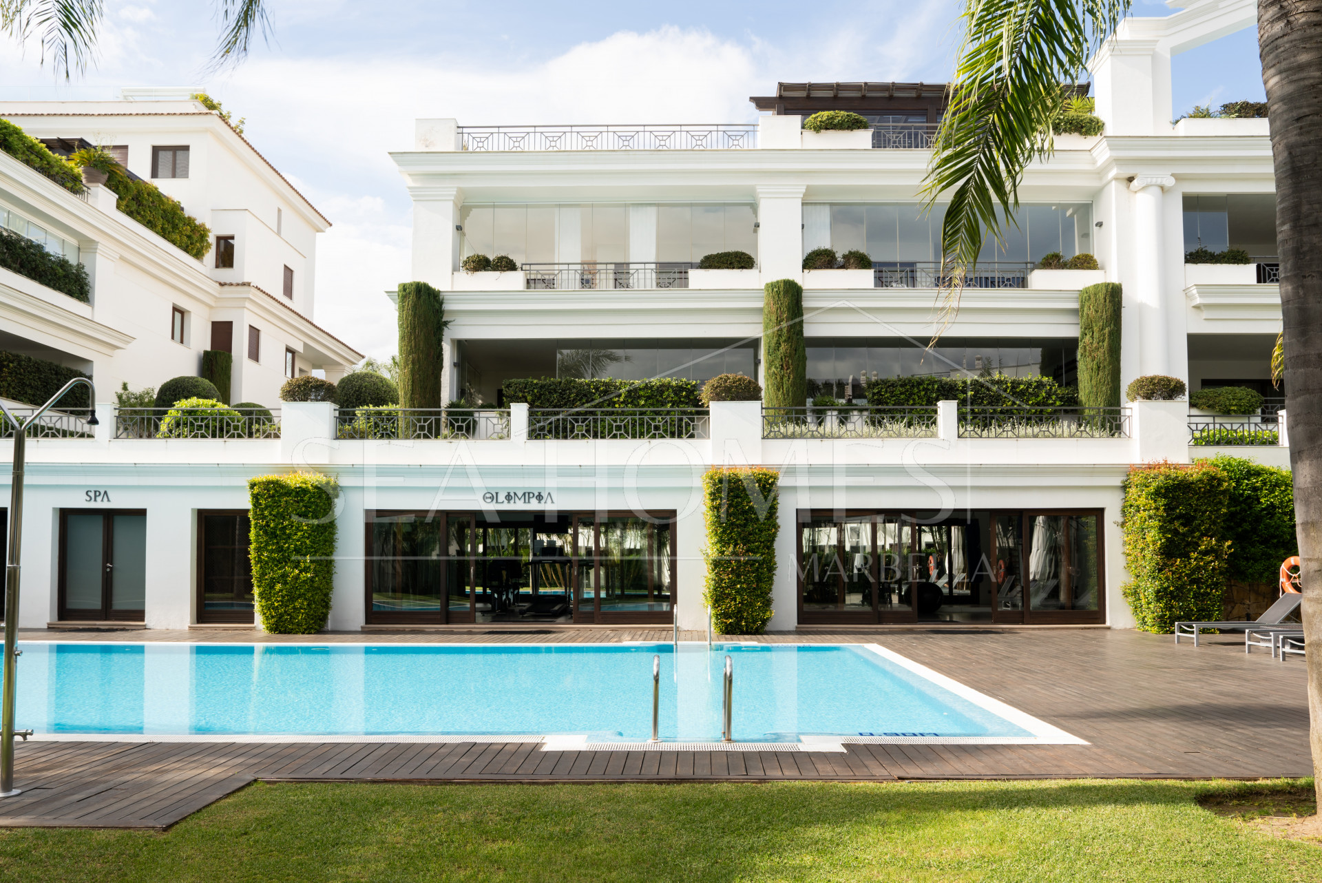 Exclusive Ground-Floor Apartment in Doncella Beach, Estepona