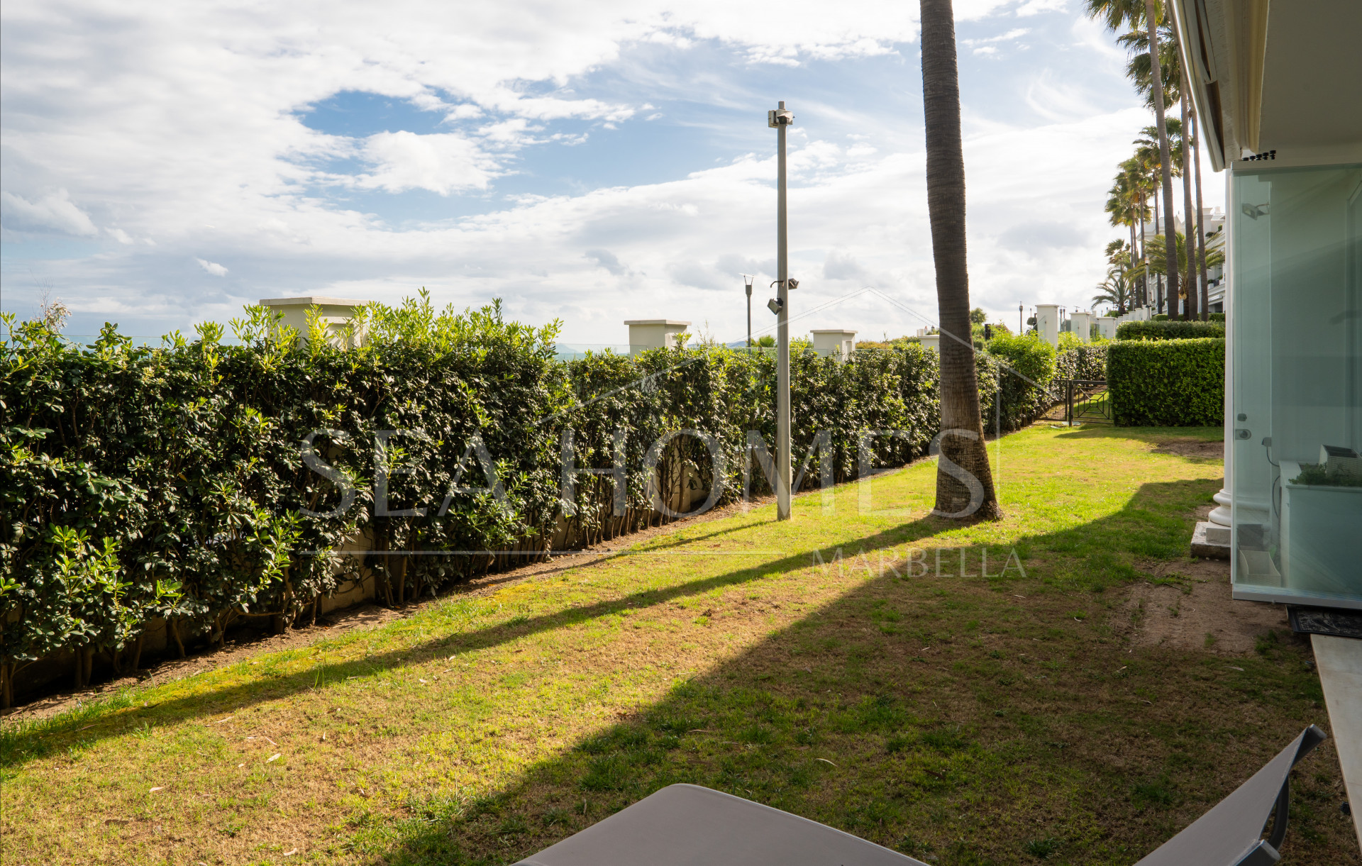 Exclusive Ground-Floor Apartment in Doncella Beach, Estepona