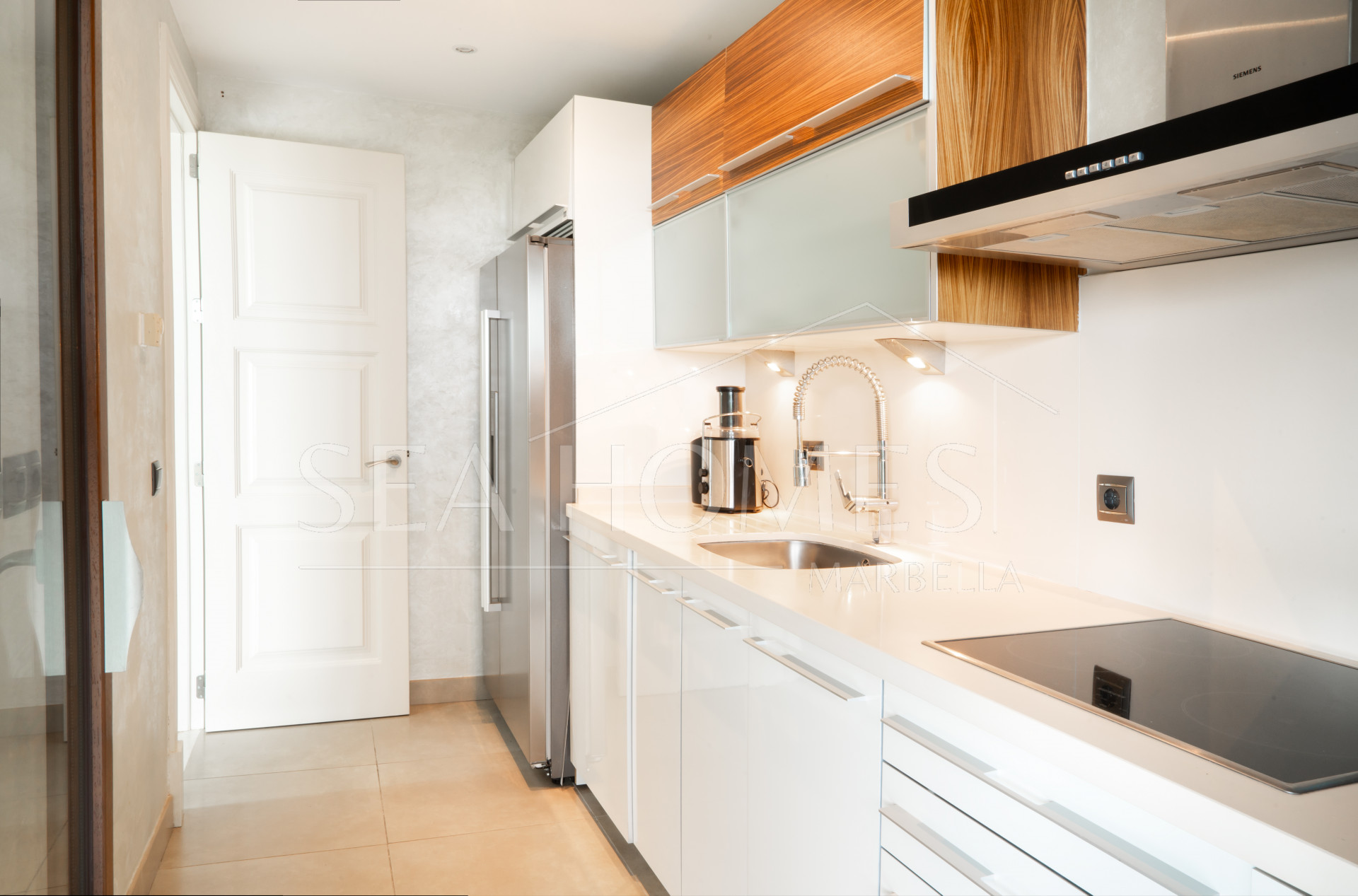 Exclusive Ground-Floor Apartment in Doncella Beach, Estepona