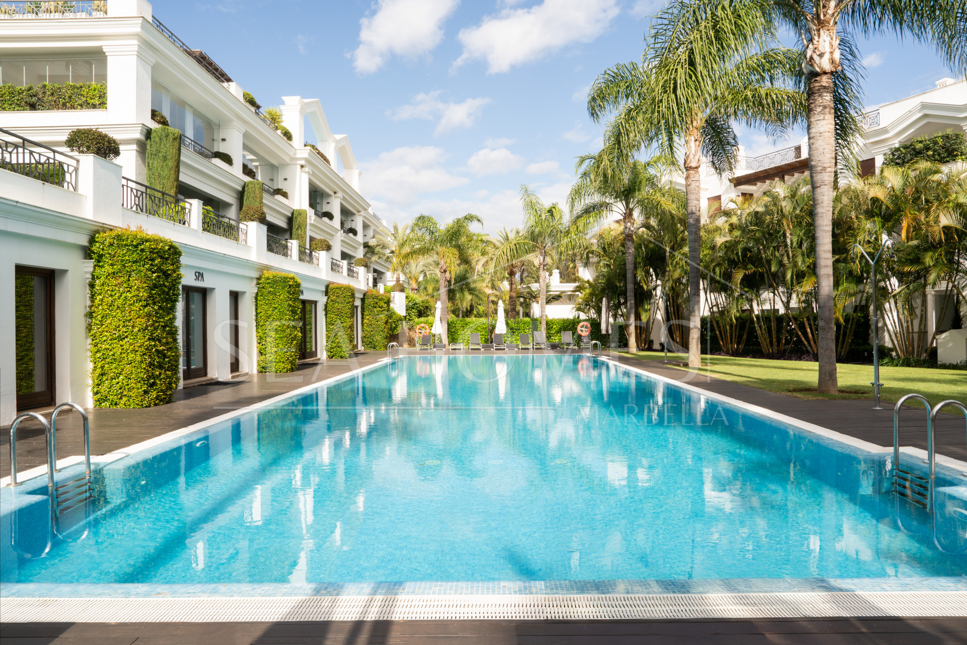 Exclusive Ground-Floor Apartment in Doncella Beach, Estepona
