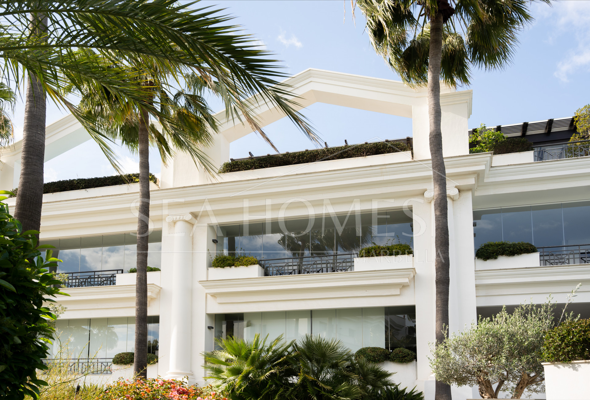 Exclusive Ground-Floor Apartment in Doncella Beach, Estepona