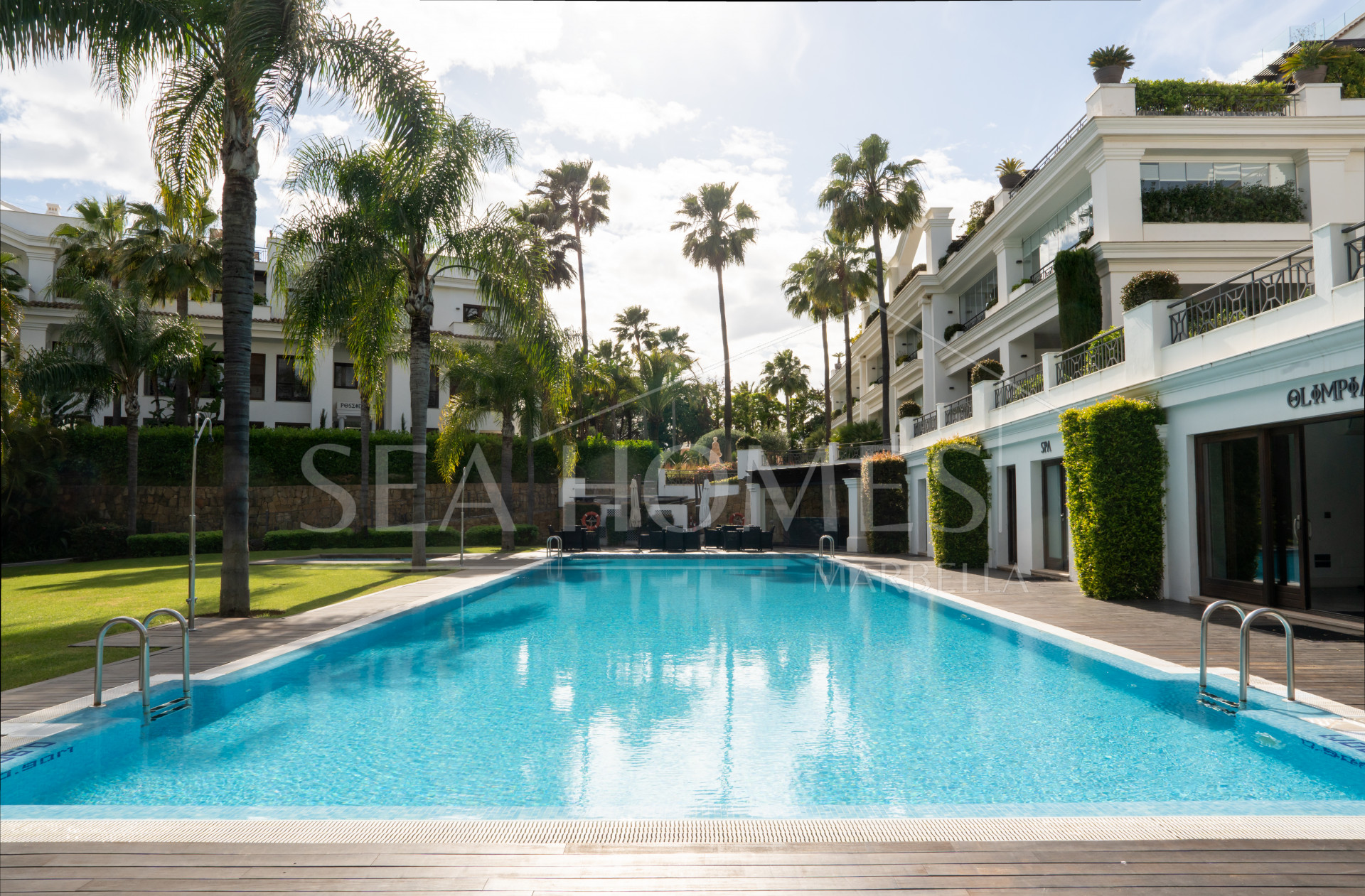 Exclusive Ground-Floor Apartment in Doncella Beach, Estepona
