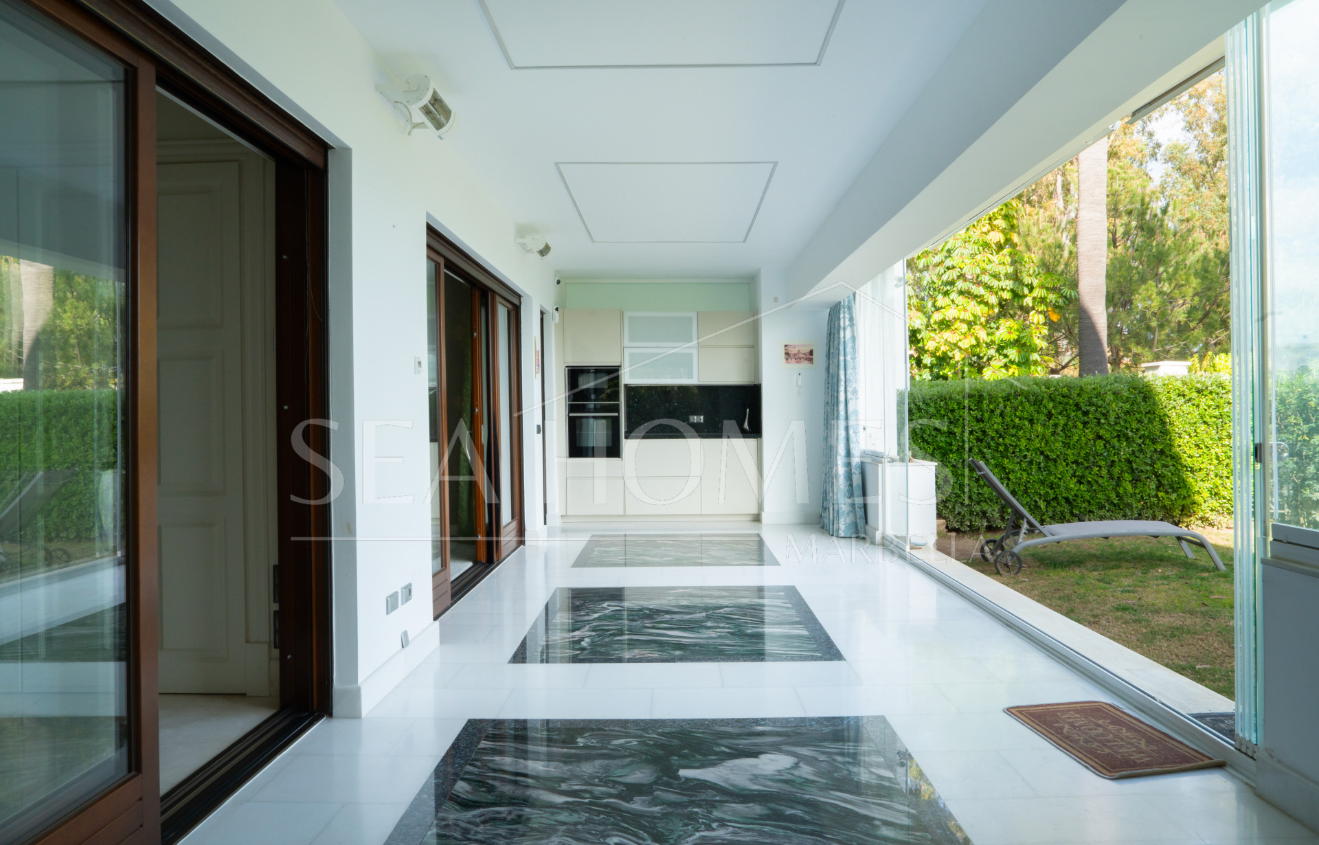 Exclusive Ground-Floor Apartment in Doncella Beach, Estepona