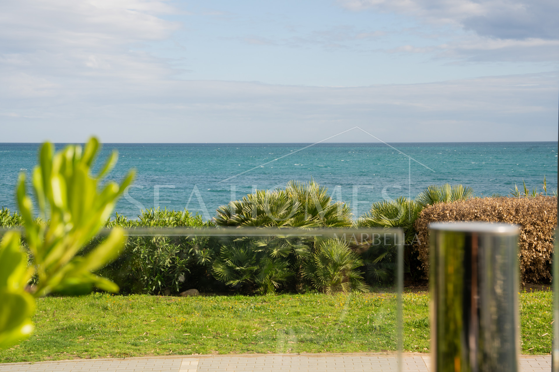 Exclusive Ground-Floor Apartment in Doncella Beach, Estepona