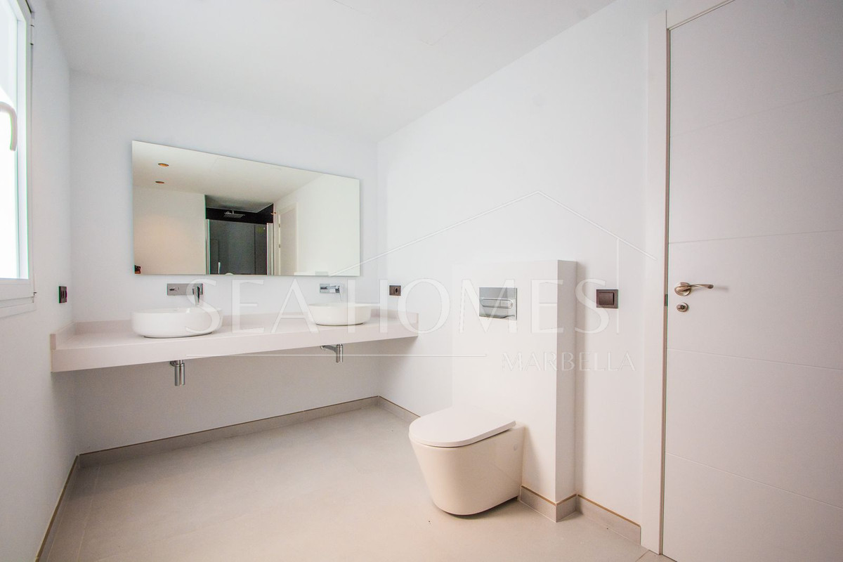 La Mairena Stunning Large Villa