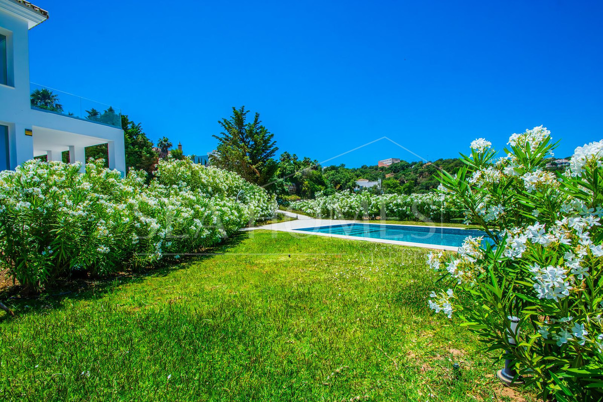 La Mairena Stunning Large Villa