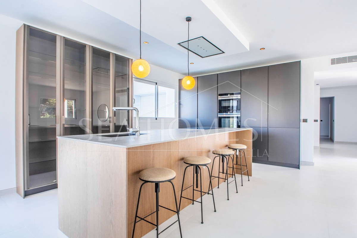 La Mairena Stunning Large Villa