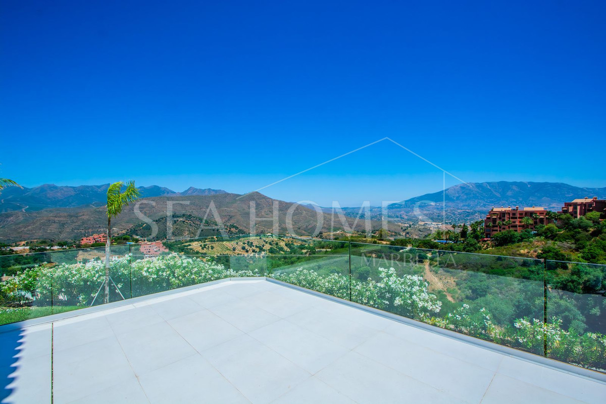 La Mairena Stunning Large Villa