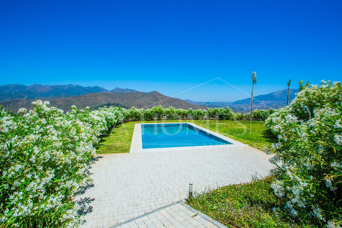 La Mairena Stunning Large Villa