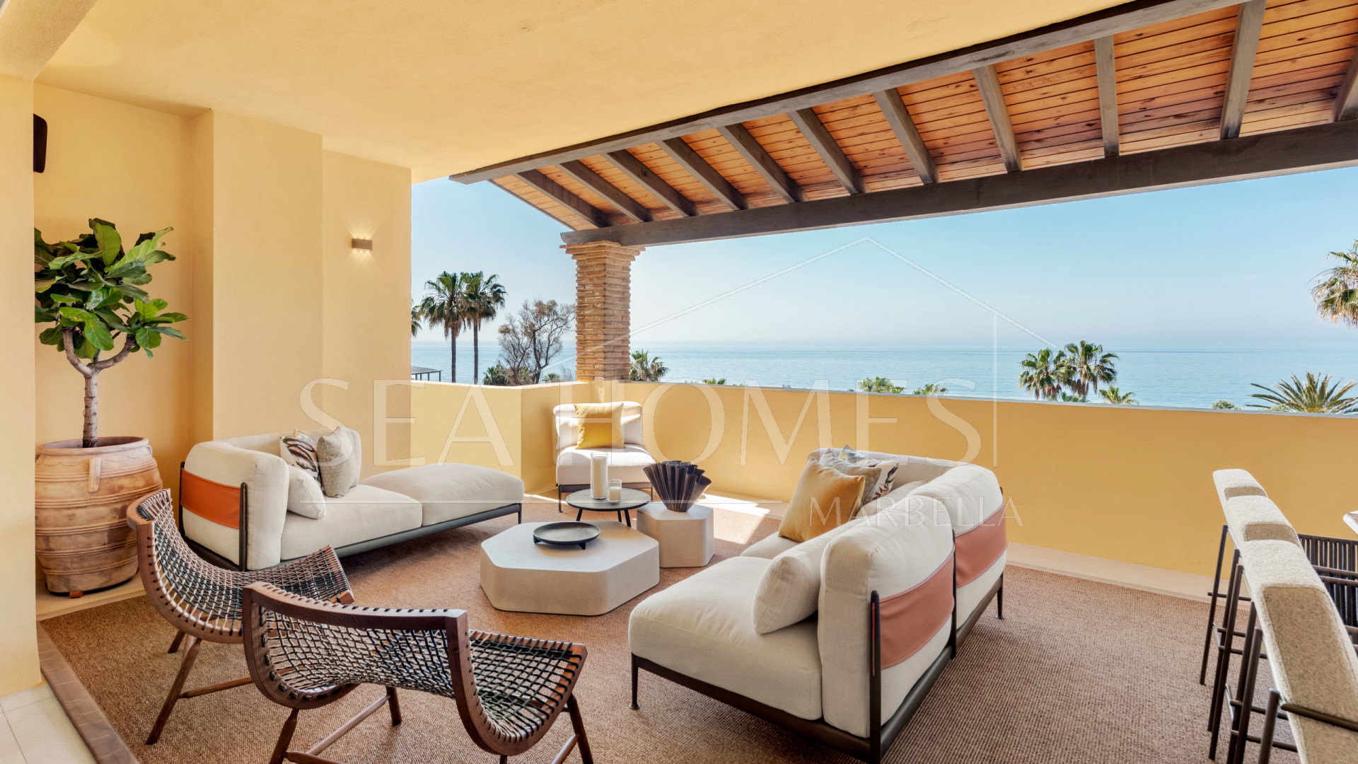 Rio Real Beachfront duplex penthouse