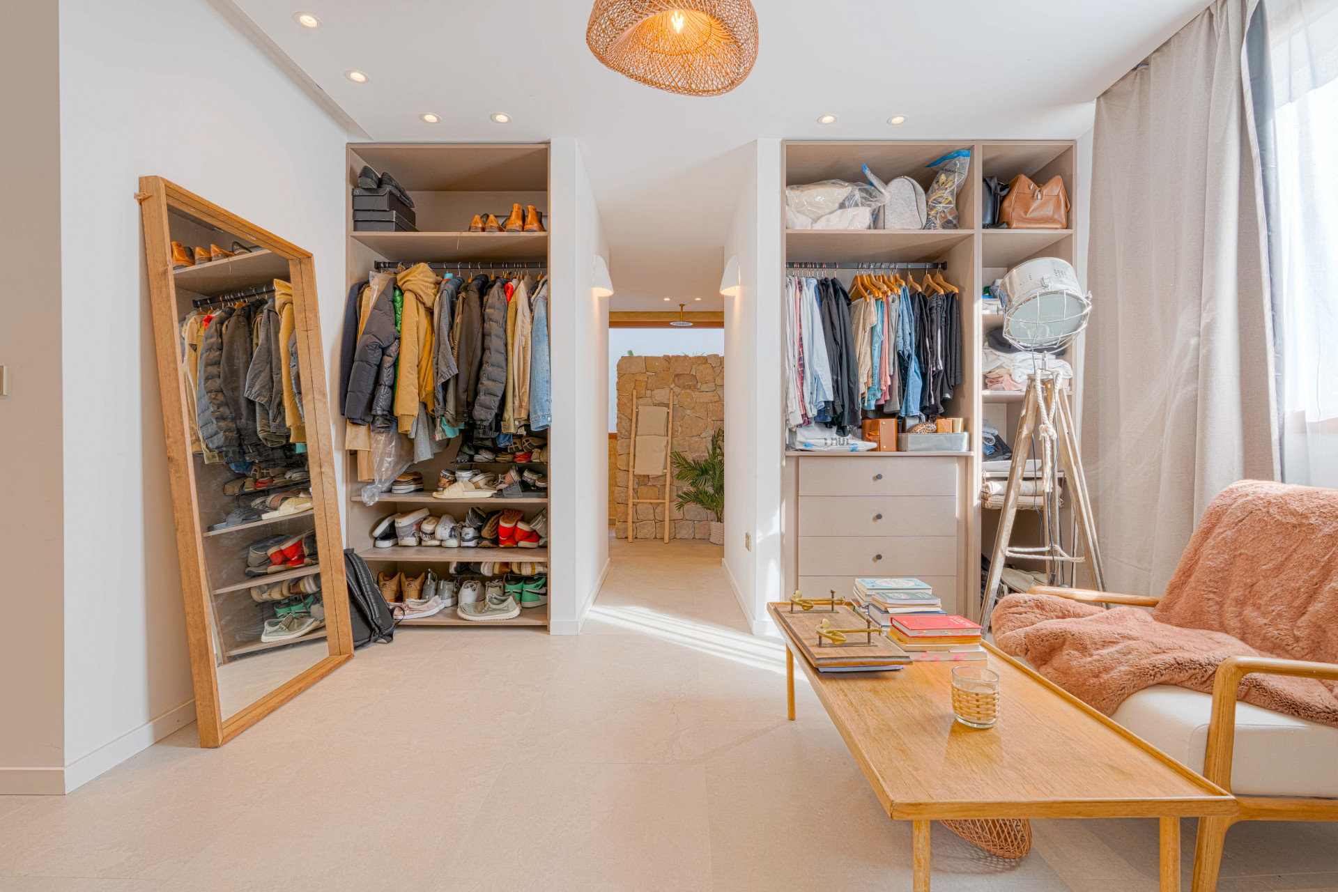 Detached villa located in El Faro de Mijas, offering open views of the Mediterranean Sea and the lighthouse. A truly exclusive property due to its location, views and design quality. Offered ready to enjoy, including furniture and décor.