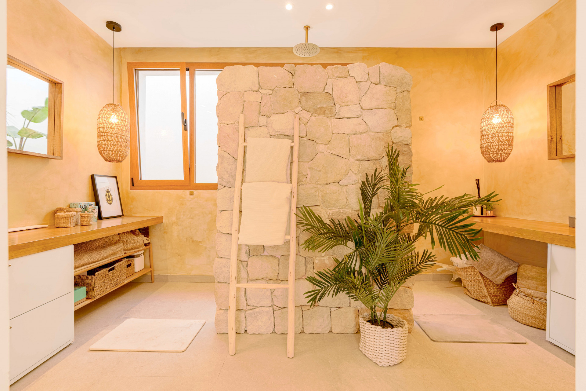 Detached villa located in El Faro de Mijas, offering open views of the Mediterranean Sea and the lighthouse. A truly exclusive property due to its location, views and design quality. Offered ready to enjoy, including furniture and décor.