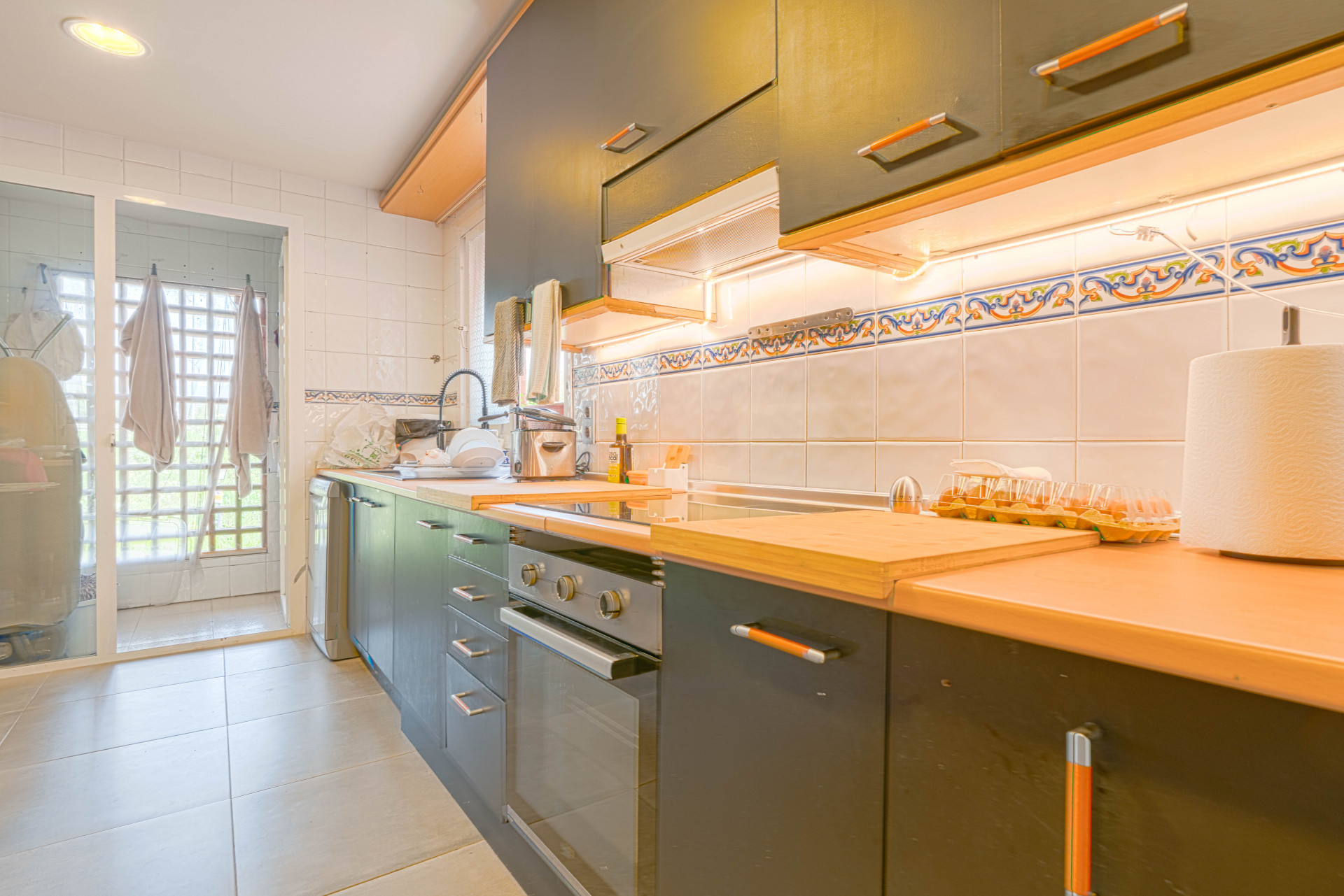 Elegant 3-bedroom first-floor apartment in prestigious Guadalmina Baja, just minutes from the beach. Spacious interiors, 55 m² terrace, stunning gardens, and lagoon-style pool in a secure community.