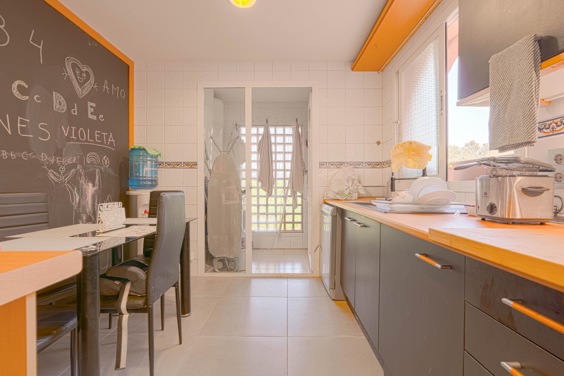 Elegant 3-bedroom first-floor apartment in prestigious Guadalmina Baja, just minutes from the beach. Spacious interiors, 55 m² terrace, stunning gardens, and lagoon-style pool in a secure community.