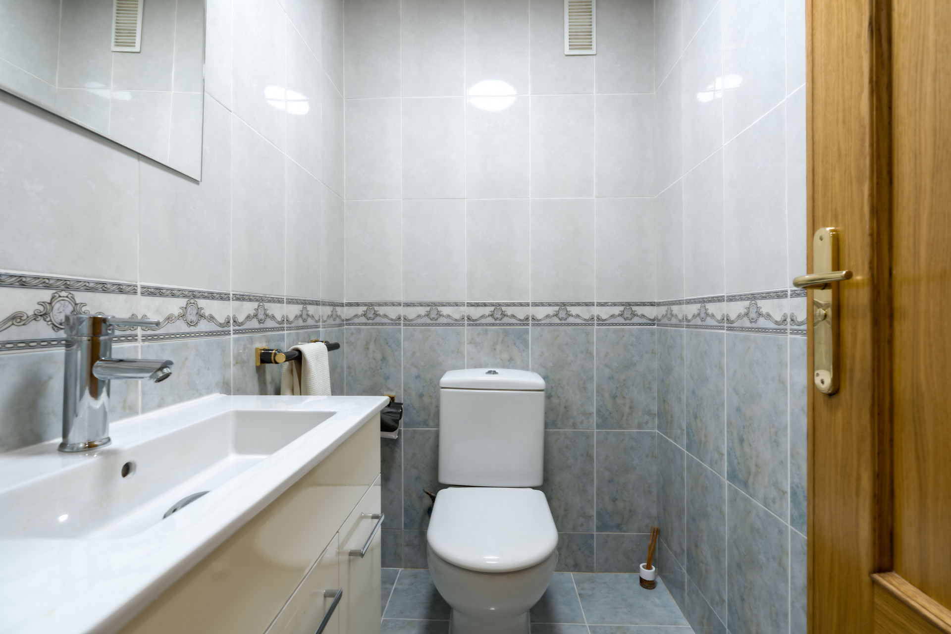 Renovated 2-Bedroom Apartment with Terrace, Parking and Pools in Mijas