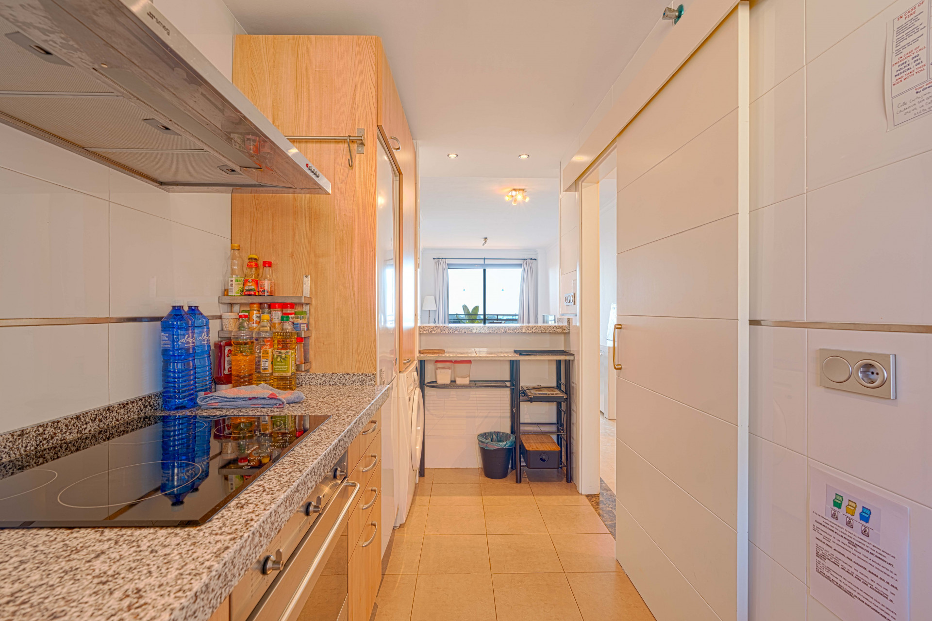 Stylish 2-bedroom, 2-bathroom apartment in the sought-after Calanova Sea Golf complex in La Cala de Mijas. It features a bright living room with access to a 22 m² terrace, fully equipped kitchen, modern furniture, underground parking
