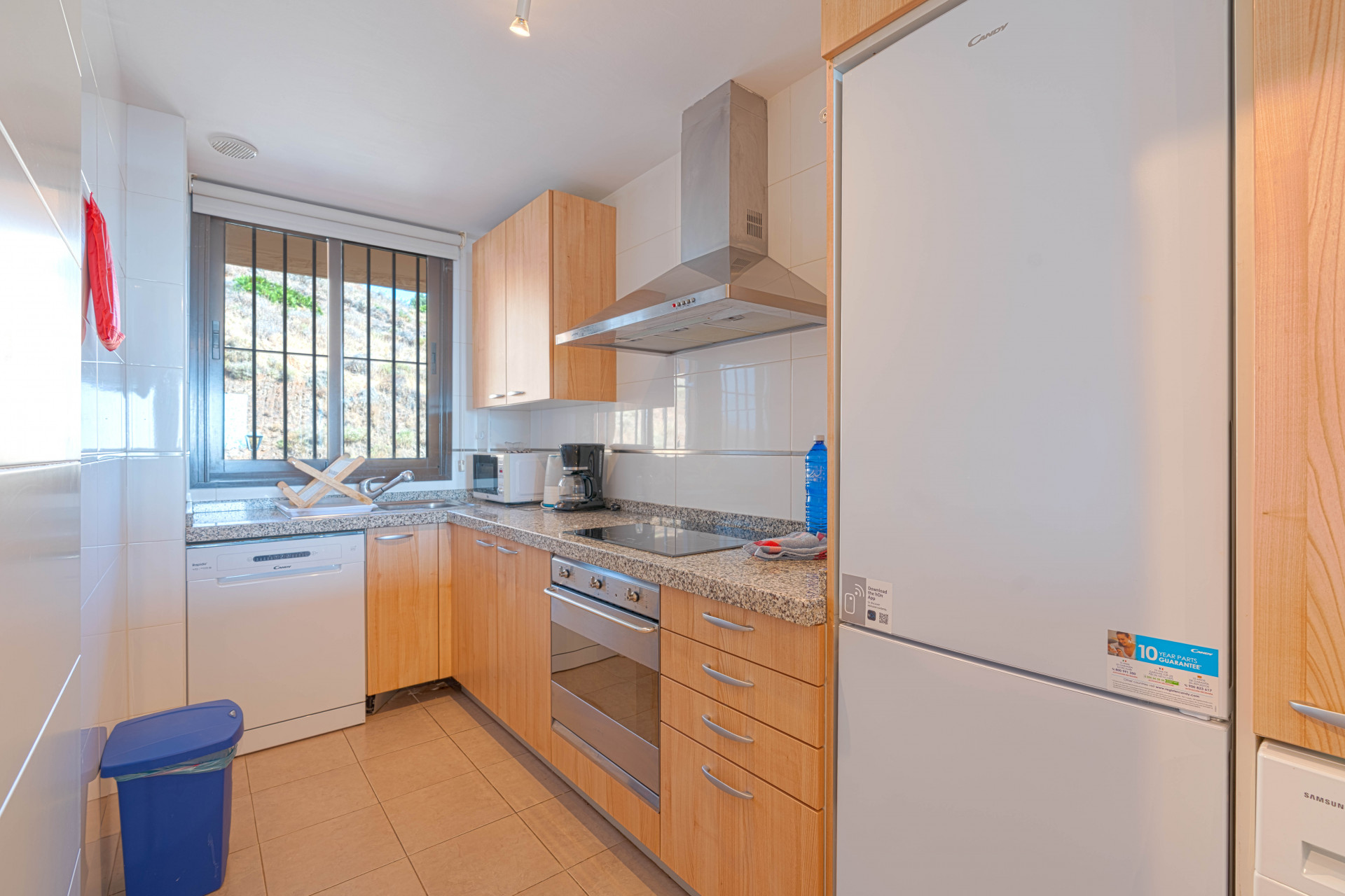 Stylish 2-bedroom, 2-bathroom apartment in the sought-after Calanova Sea Golf complex in La Cala de Mijas. It features a bright living room with access to a 22 m² terrace, fully equipped kitchen, modern furniture, underground parking