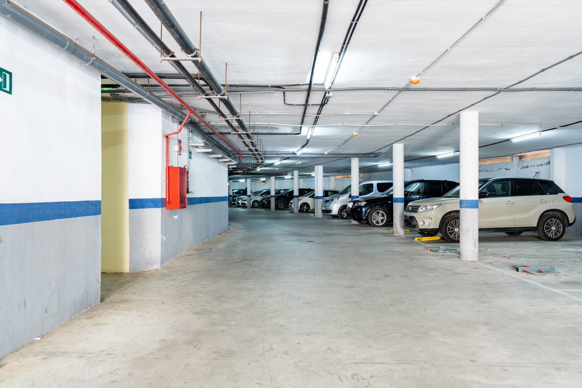 Elegant 2-bedroom apartment in La Cala de Mijas with sea views. Bright living room with open kitchen and breakfast area, sunny terrace with open sea views, master bedroom with en-suite, second bathroom, built-in wardrobes.