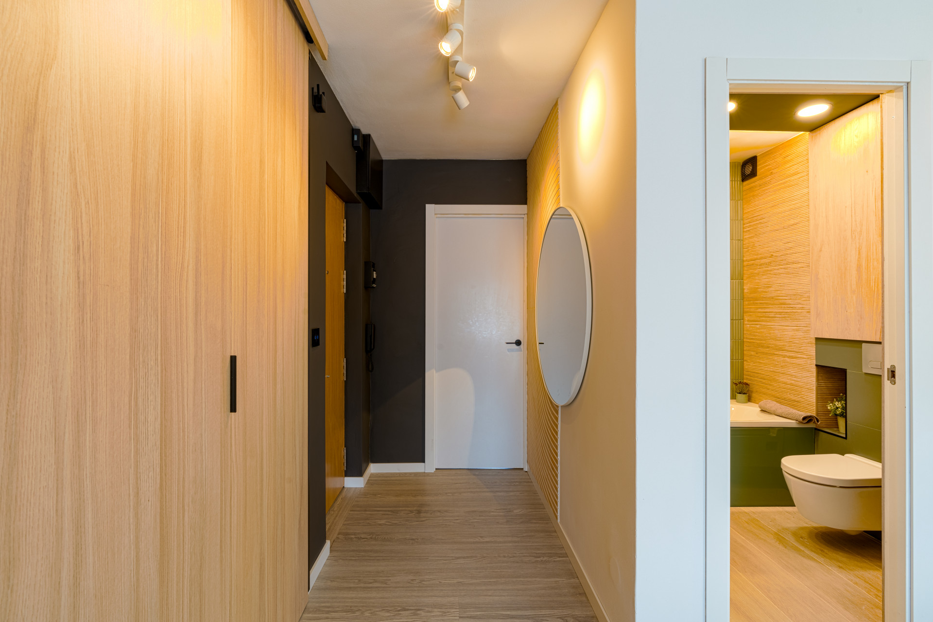 Renovated 120 m² apartment in Las Lagunas, with 4 bedrooms, 2 bathrooms and communal parking.