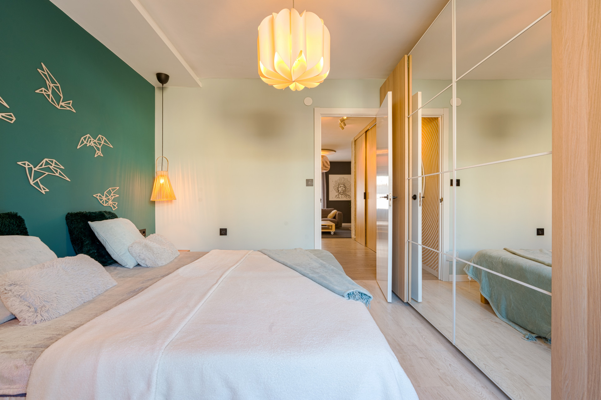 Renovated 120 m² apartment in Las Lagunas, with 4 bedrooms, 2 bathrooms and communal parking.