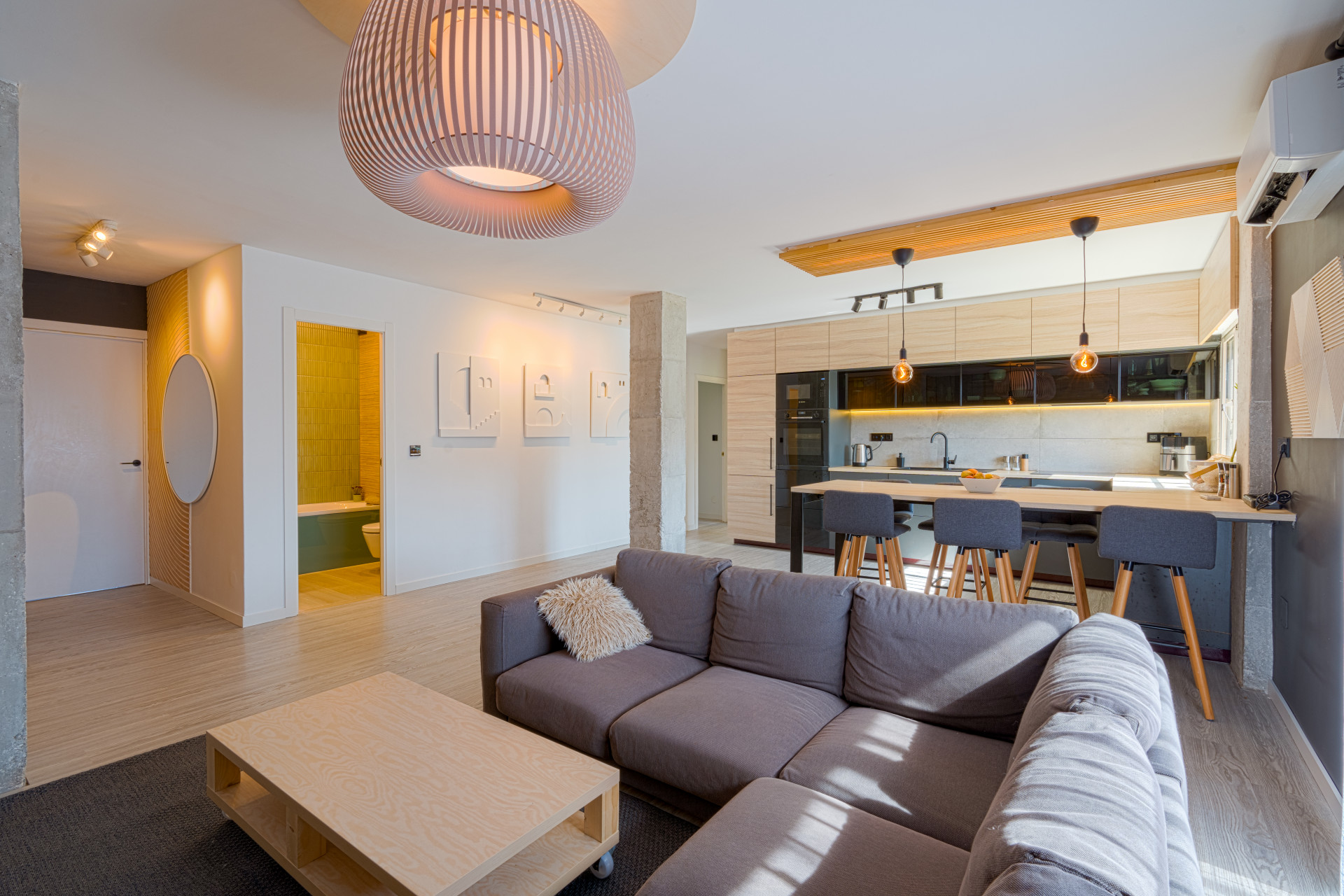 Renovated 120 m² apartment in Las Lagunas, with 4 bedrooms, 2 bathrooms and communal parking.