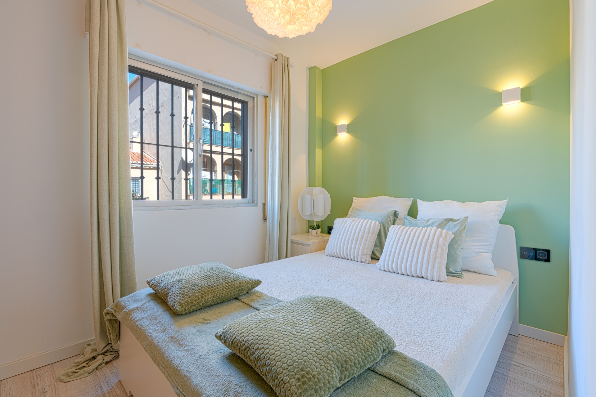Renovated 120 m² apartment in Las Lagunas, with 4 bedrooms, 2 bathrooms and communal parking.