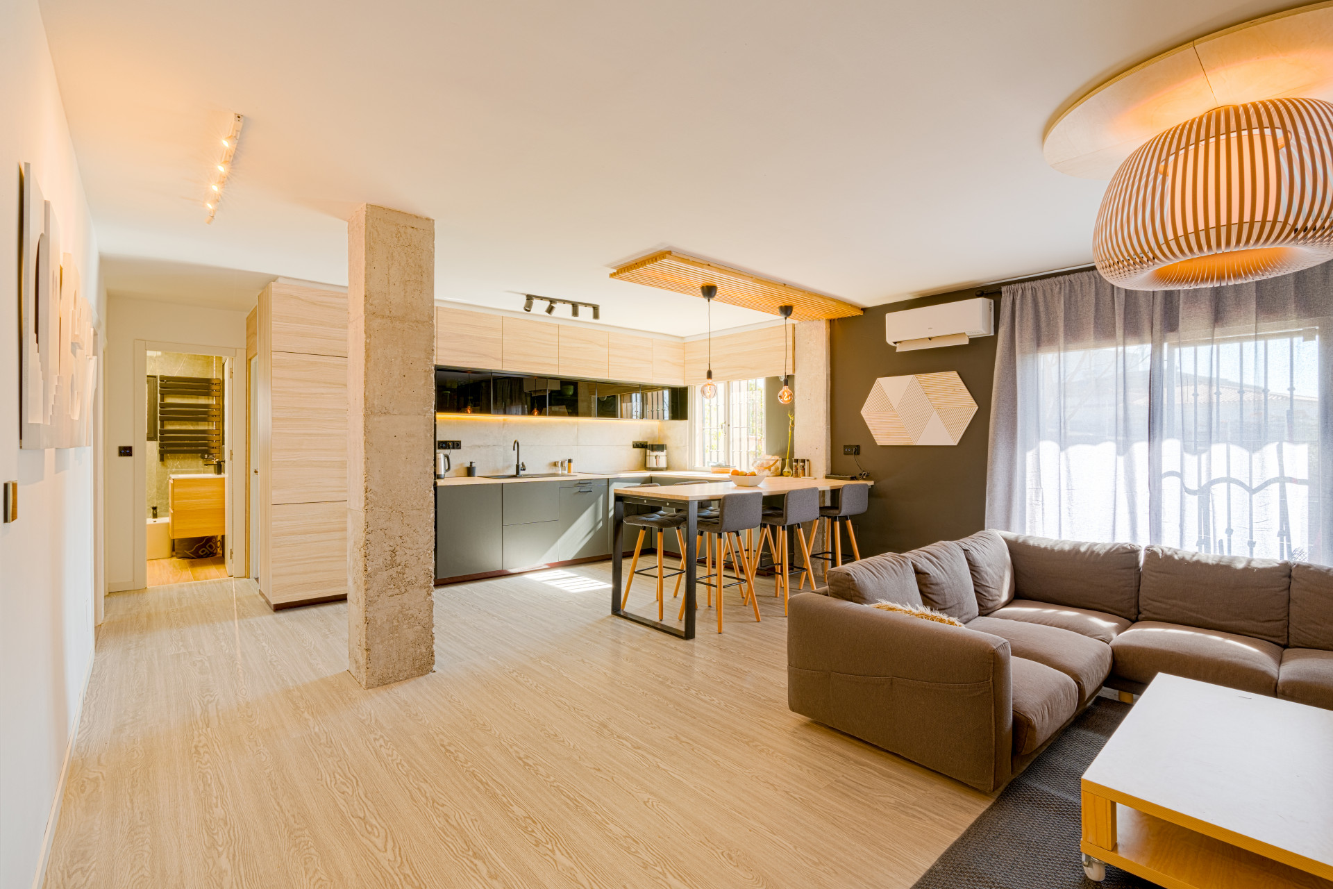 Renovated 120 m² apartment in Las Lagunas, with 4 bedrooms, 2 bathrooms and communal parking.