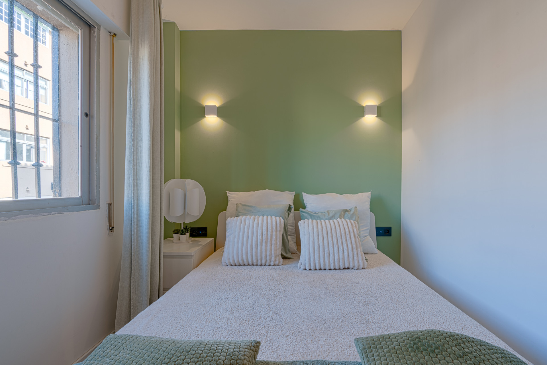 Renovated 120 m² apartment in Las Lagunas, with 4 bedrooms, 2 bathrooms and communal parking.