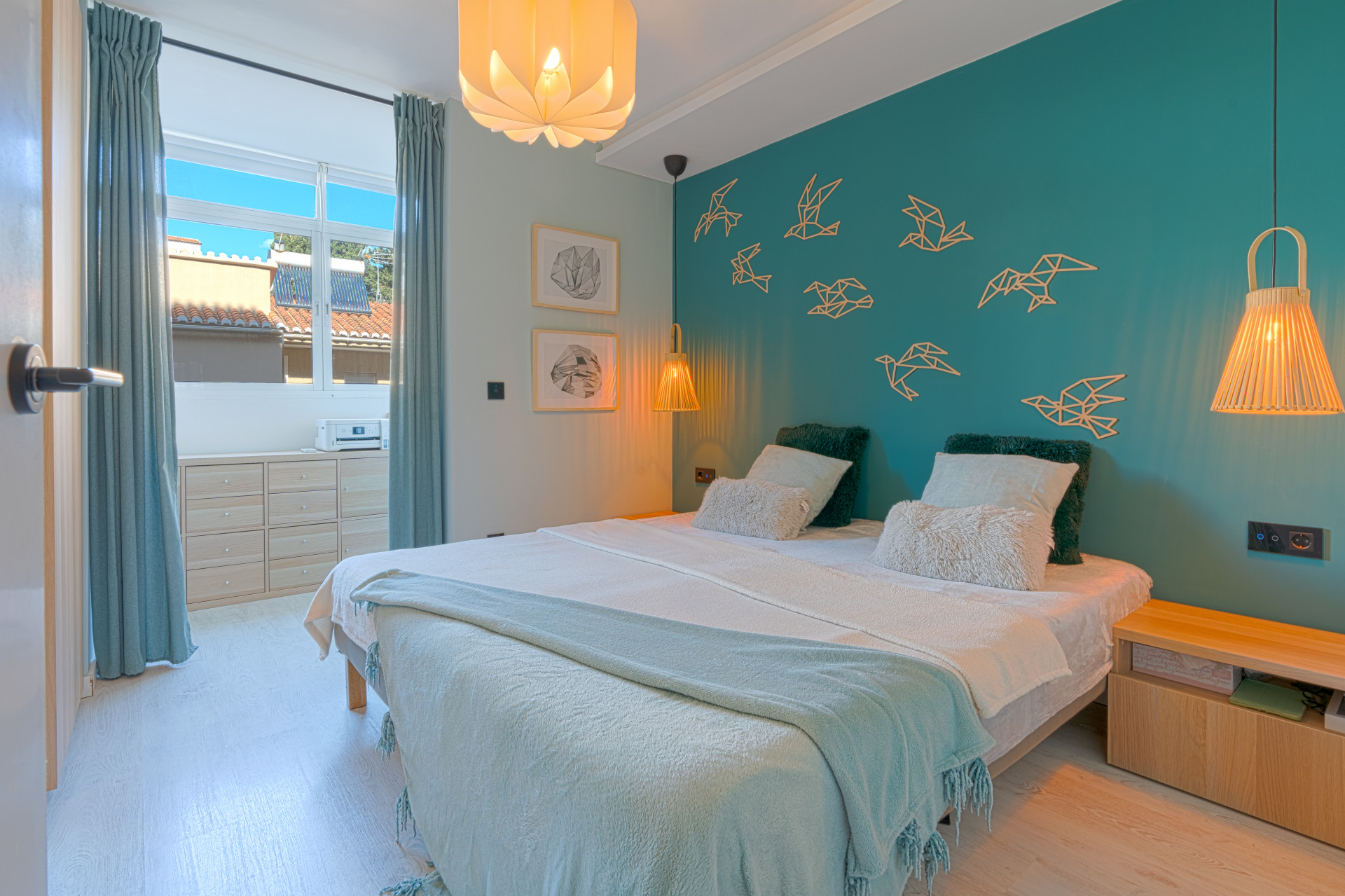 Renovated 120 m² apartment in Las Lagunas, with 4 bedrooms, 2 bathrooms and communal parking.