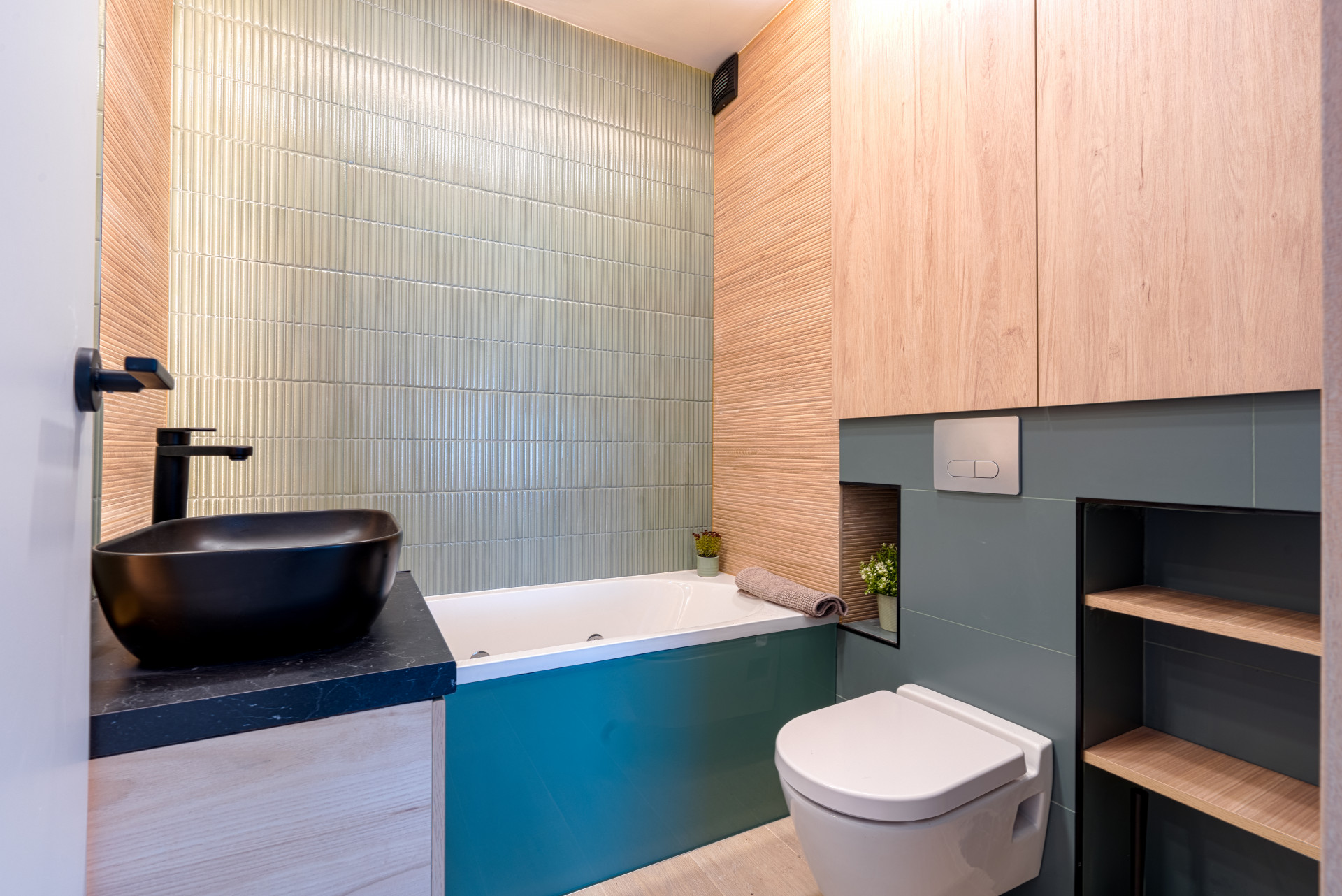 Renovated 120 m² apartment in Las Lagunas, with 4 bedrooms, 2 bathrooms and communal parking.