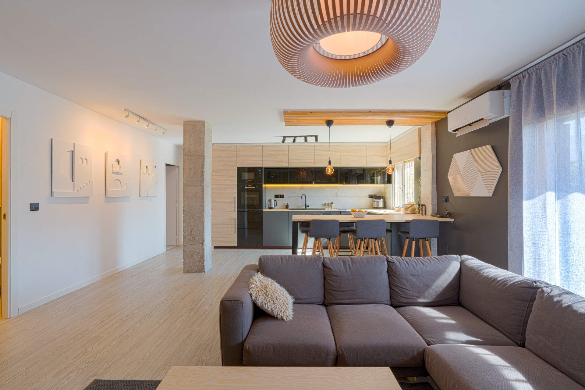 Renovated 120 m² apartment in Las Lagunas, with 4 bedrooms, 2 bathrooms and communal parking.