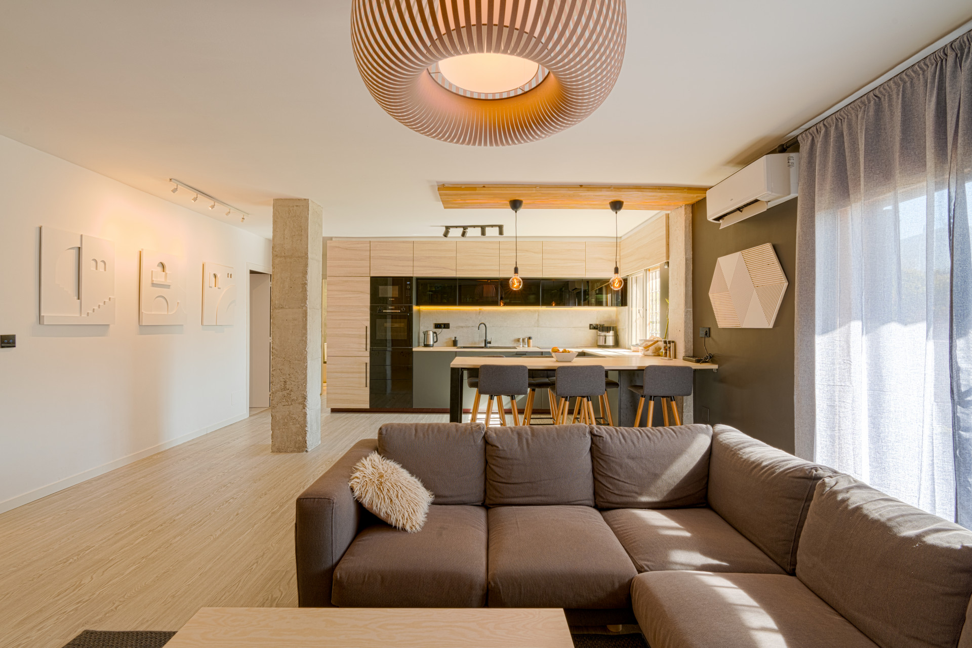 Renovated 120 m² apartment in Las Lagunas, with 4 bedrooms, 2 bathrooms and communal parking.