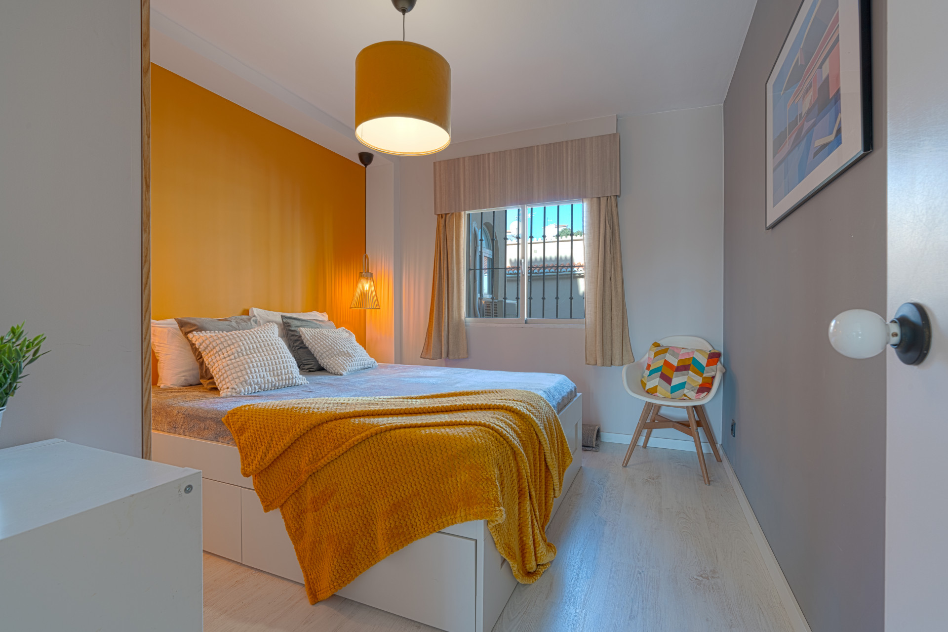 Renovated 120 m² apartment in Las Lagunas, with 4 bedrooms, 2 bathrooms and communal parking.