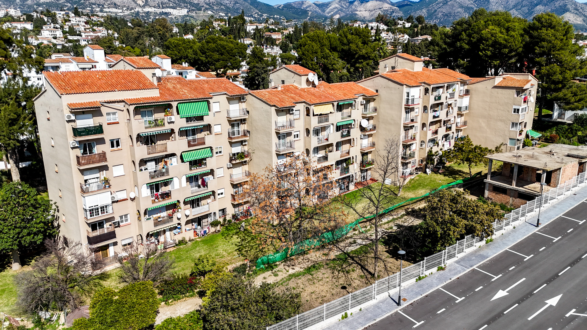 Renovated 120 m² apartment in Las Lagunas, with 4 bedrooms, 2 bathrooms and communal parking.