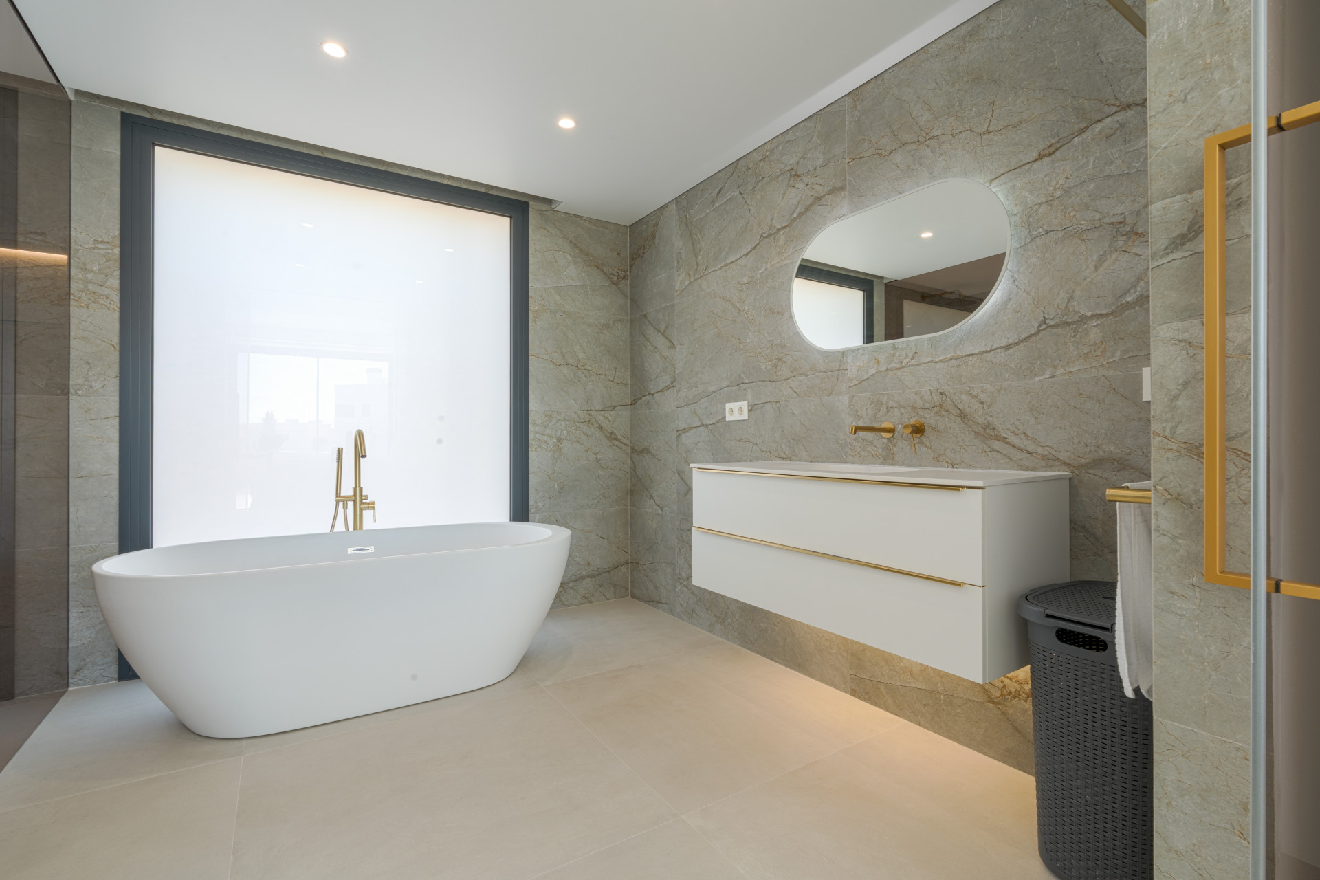 This luxury villa in La Cala de Mijas blends contemporary design, spaciousness, and comfort in a prime location. Just minutes from the beach and town center, it features bright living spaces, a private saltwater pool, and a versatile basement.