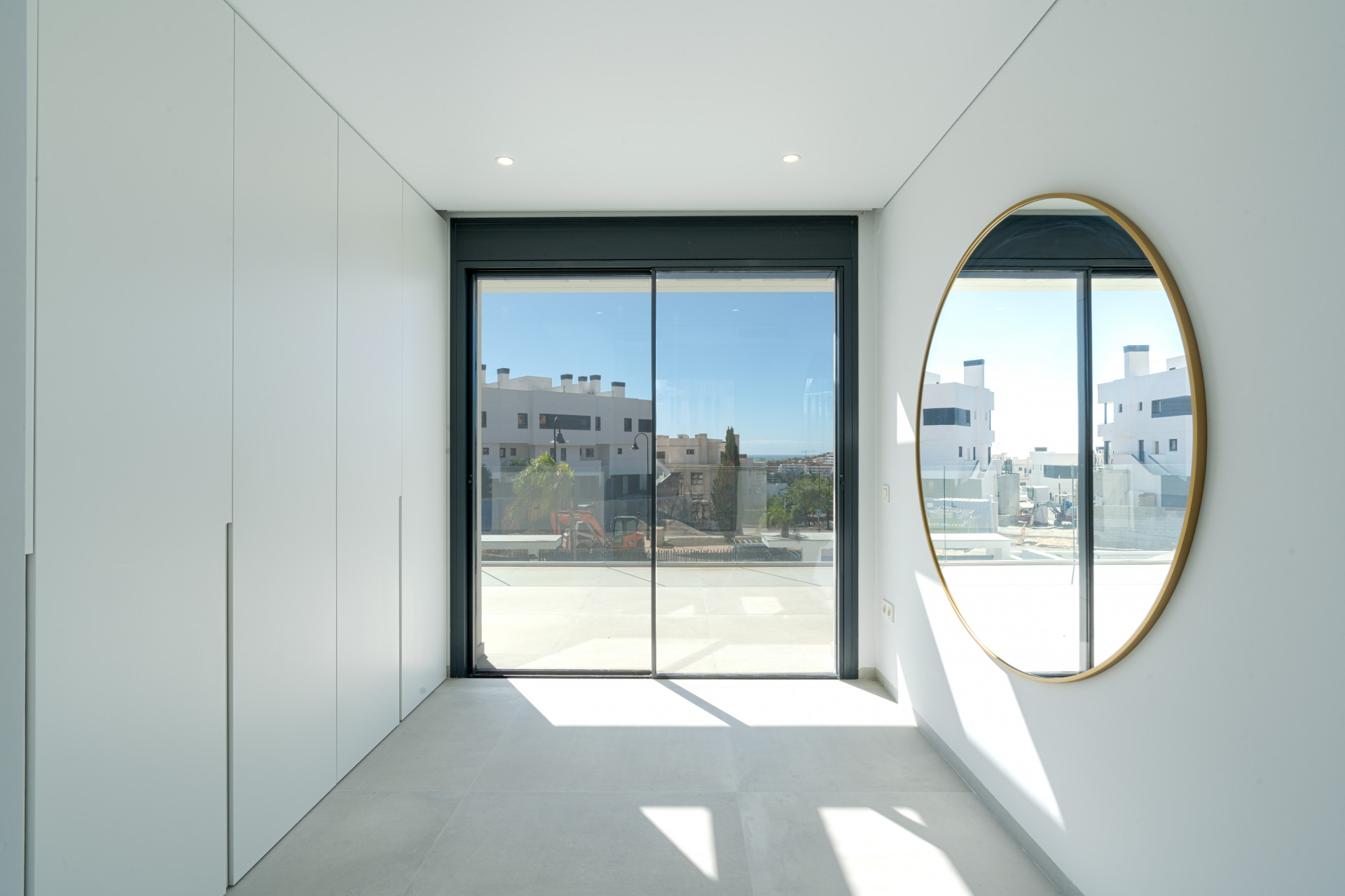 This luxury villa in La Cala de Mijas blends contemporary design, spaciousness, and comfort in a prime location. Just minutes from the beach and town center, it features bright living spaces, a private saltwater pool, and a versatile basement.