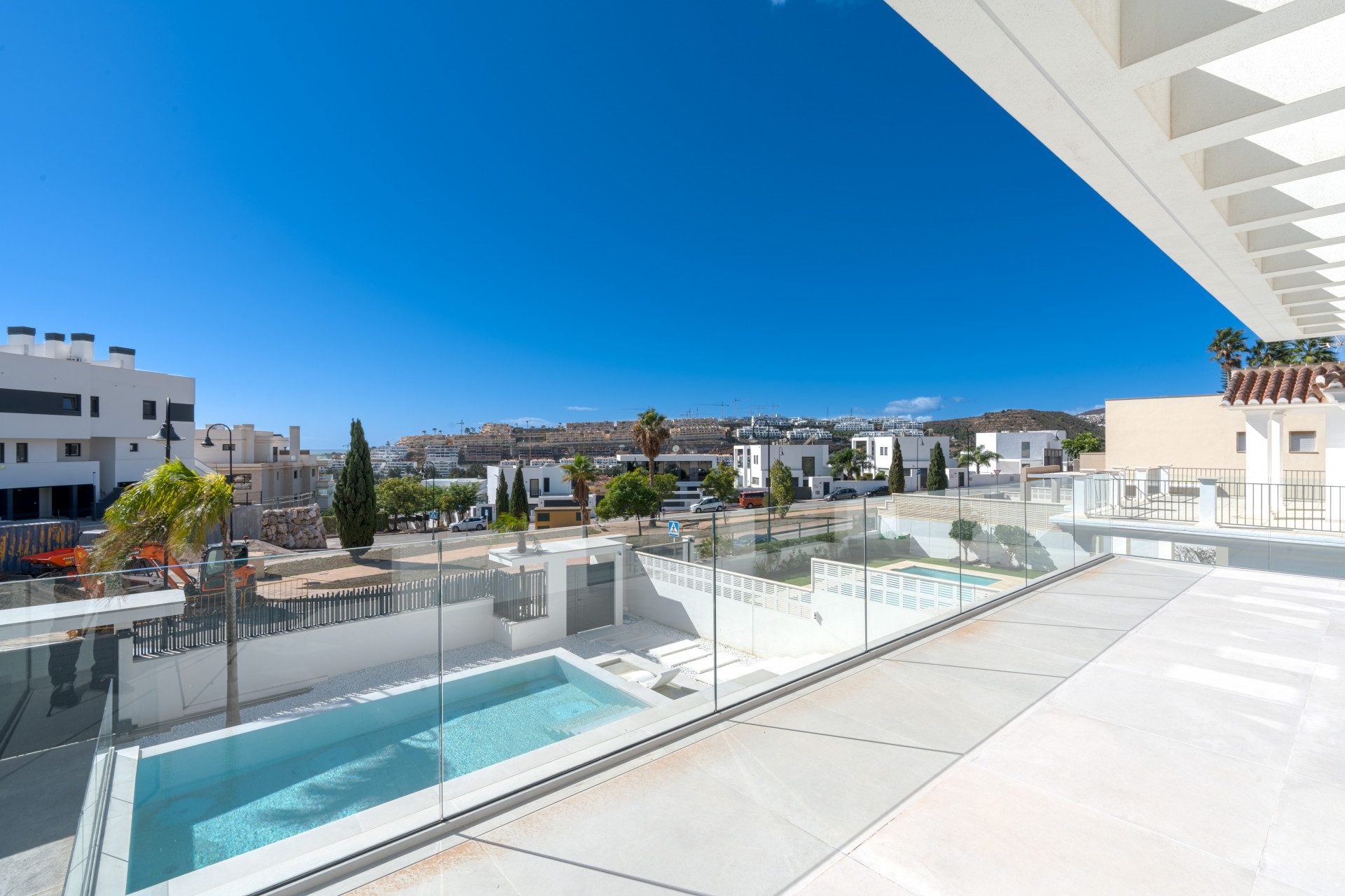 This luxury villa in La Cala de Mijas blends contemporary design, spaciousness, and comfort in a prime location. Just minutes from the beach and town center, it features bright living spaces, a private saltwater pool, and a versatile basement.
