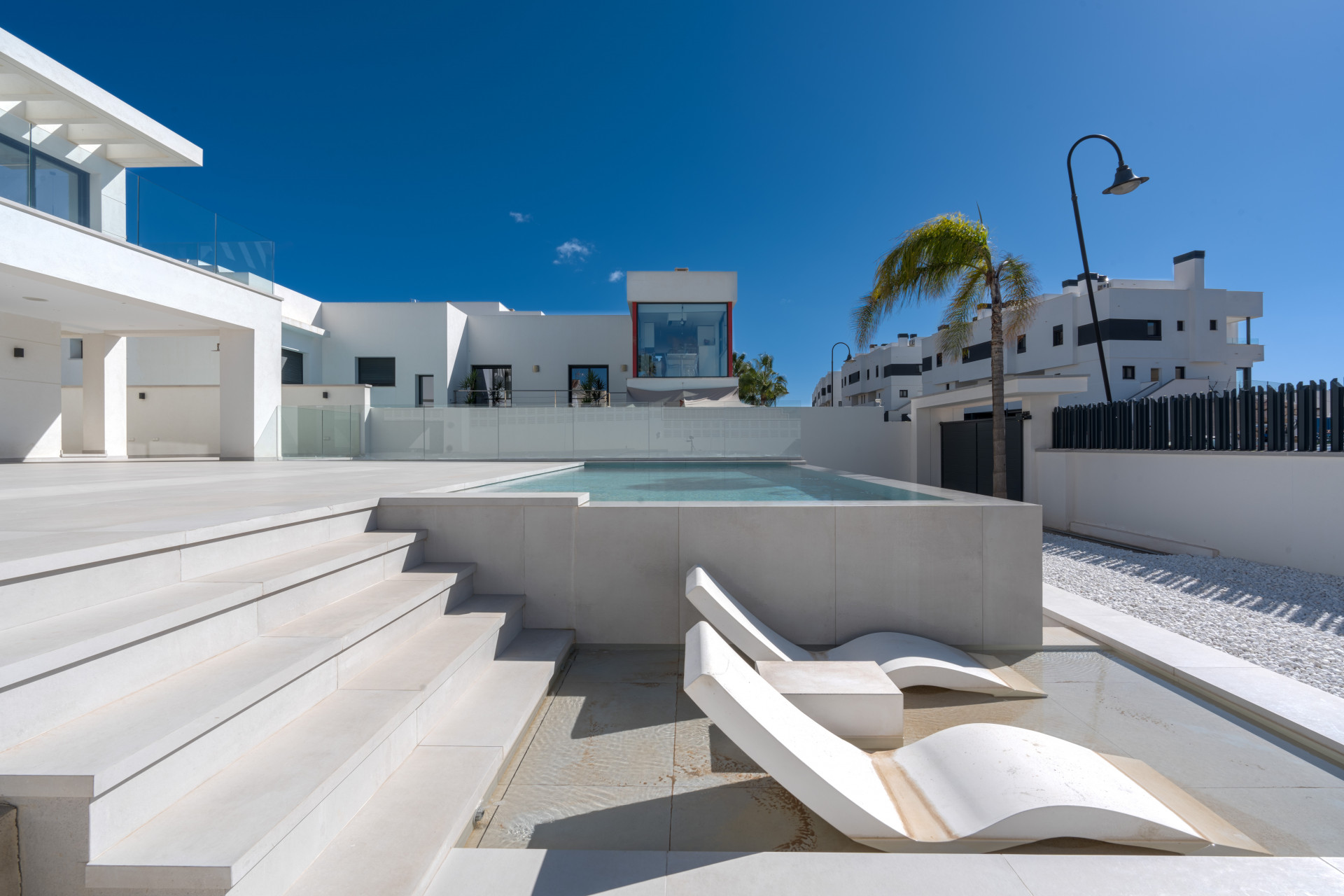 This luxury villa in La Cala de Mijas blends contemporary design, spaciousness, and comfort in a prime location. Just minutes from the beach and town center, it features bright living spaces, a private saltwater pool, and a versatile basement.