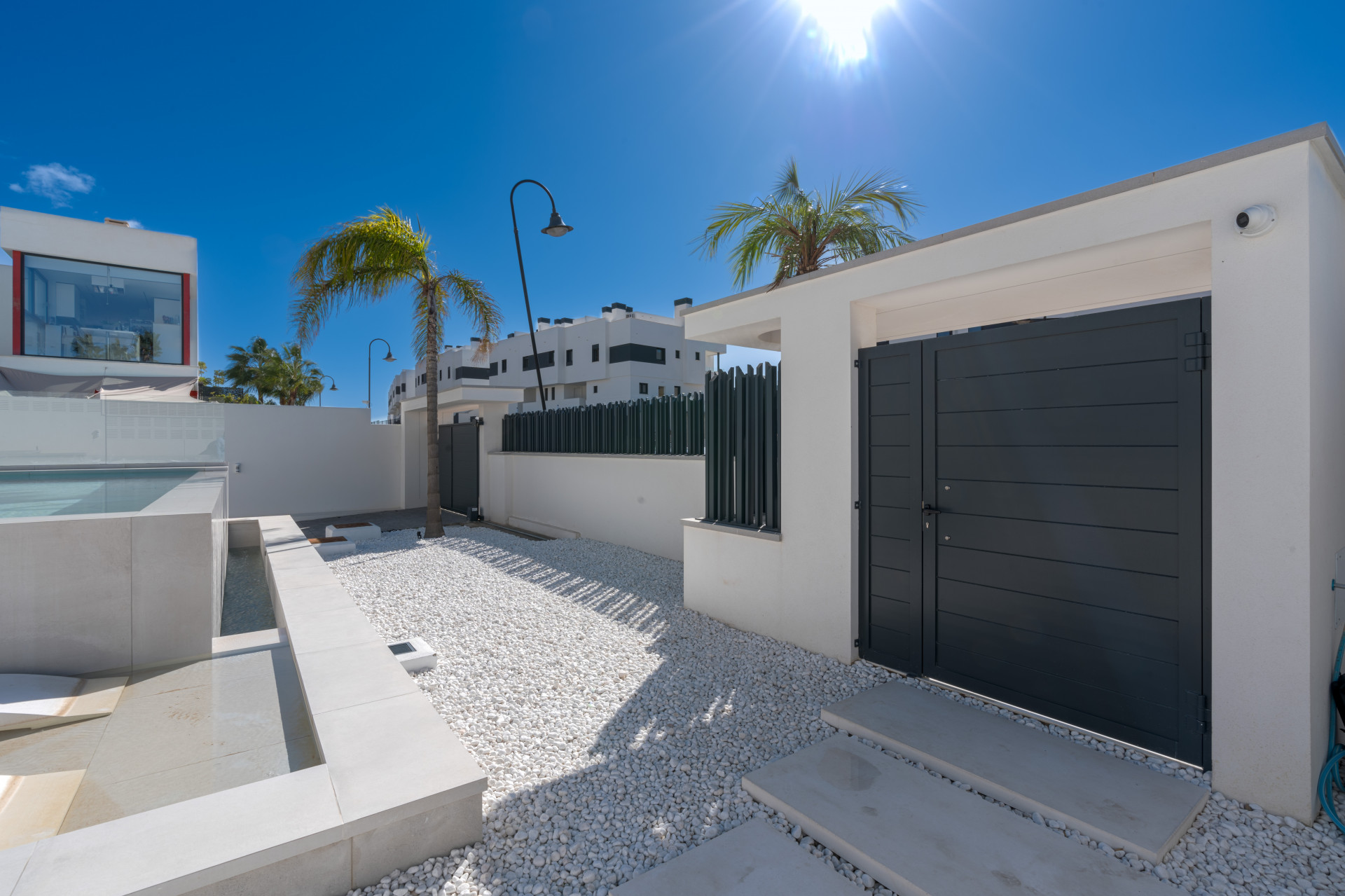 This luxury villa in La Cala de Mijas blends contemporary design, spaciousness, and comfort in a prime location. Just minutes from the beach and town center, it features bright living spaces, a private saltwater pool, and a versatile basement.