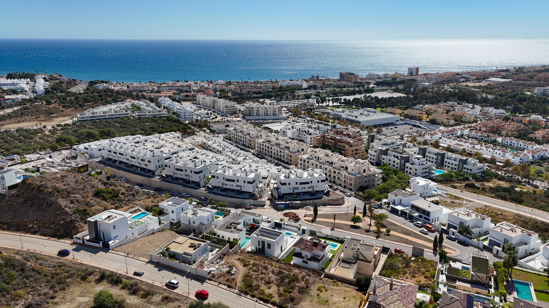 This luxury villa in La Cala de Mijas blends contemporary design, spaciousness, and comfort in a prime location. Just minutes from the beach and town center, it features bright living spaces, a private saltwater pool, and a versatile basement.