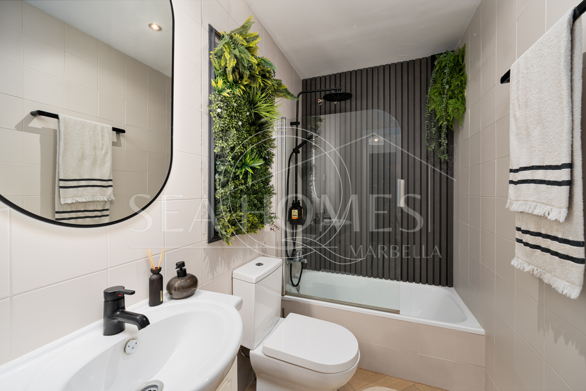 Stunning semi-detached house in Bel Air – official rental licence and 900m from the beach