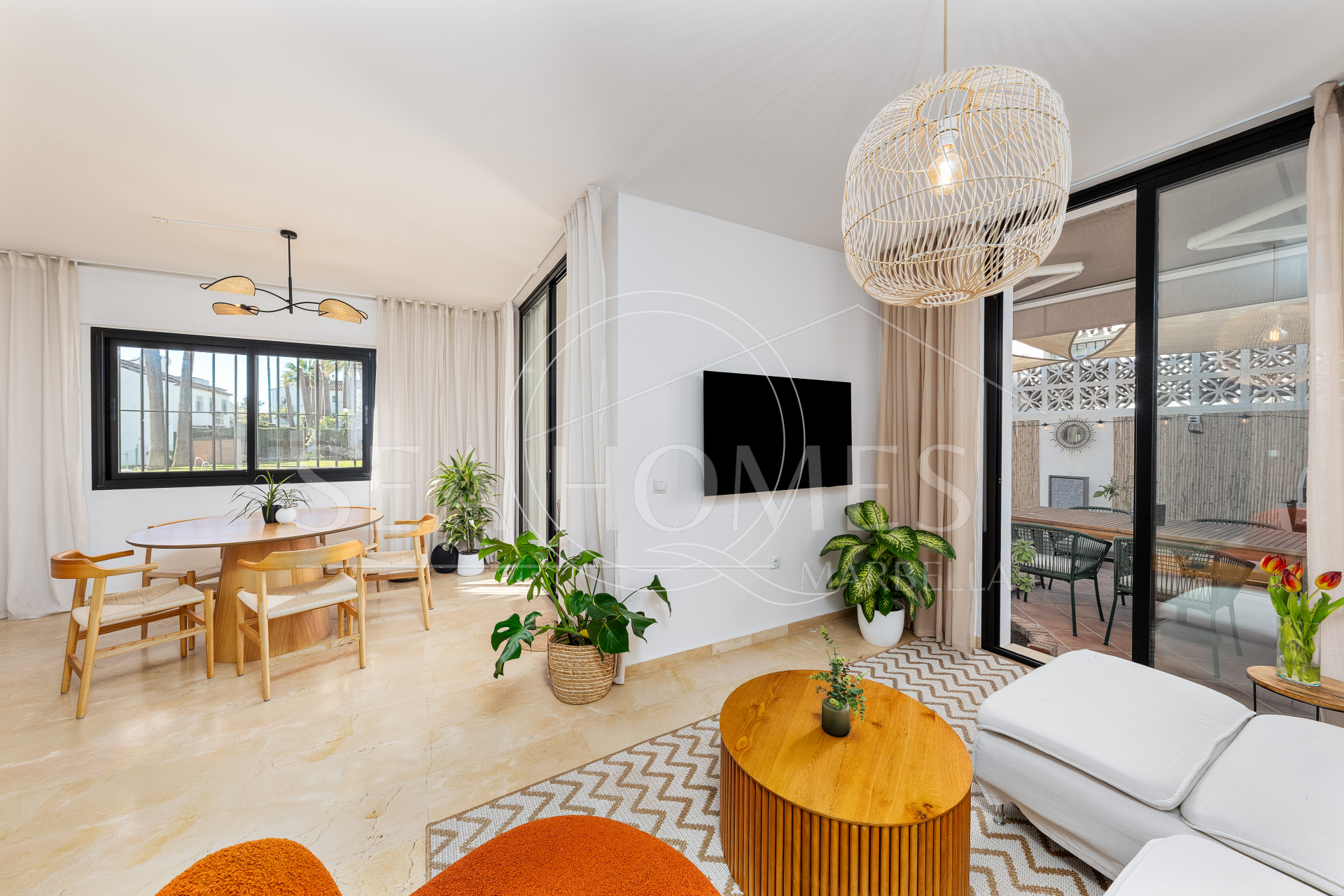 Stunning semi-detached house in Bel Air – official rental licence and 900m from the beach