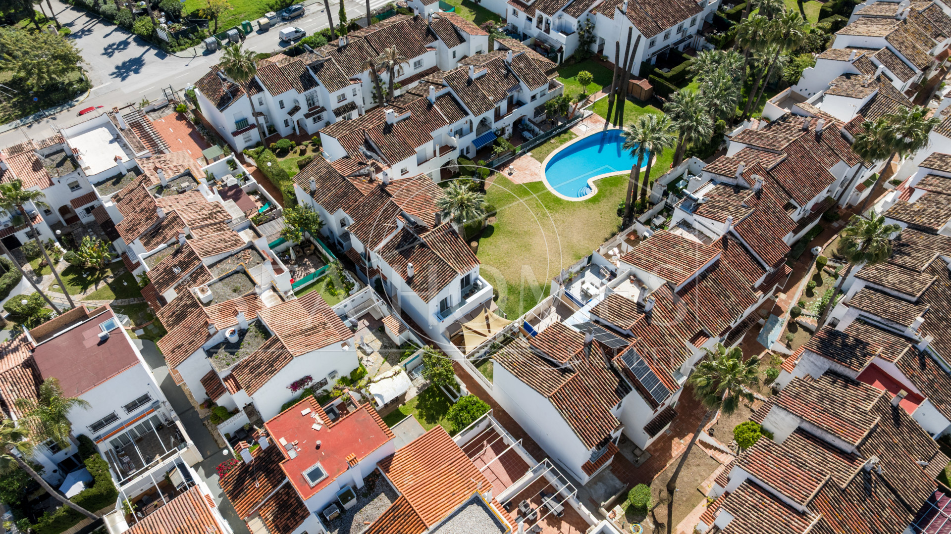 Stunning semi-detached house in Bel Air – official rental licence and 900m from the beach